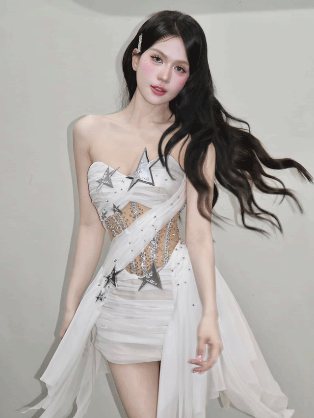 Ro-ri-hinh-anh-ngoc-trinh-khai-may-phim-kinh-di-nhan-sac-tuoi-36-khac-xa-anh-tu-dang-tren-mang-5
