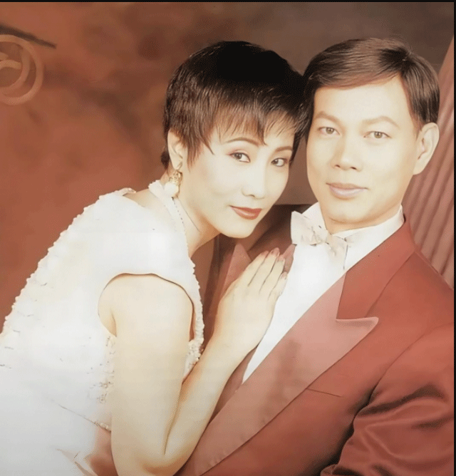 Du-luan-phan-no-ve-phat-ngon-dan-ong-sao-phai-lam-viec-nha-cua-1-sao-nam-co-tieng-3