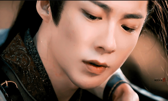 Bo-phim-co-trang-lap-ky-luc-202-5-nu-chinh-la-de-nhat-my-nhan-tai-xuat-sau-3-nam-bi-cam-song-6