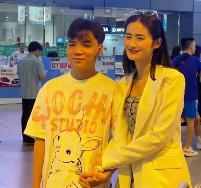 he-lo-ly-do-thuc-su-khien-hoa-hau-y-nhi-va-ban-trai-khong-con-xuat-hien-ben-canh-nhau-suot-1-nam-qua-4