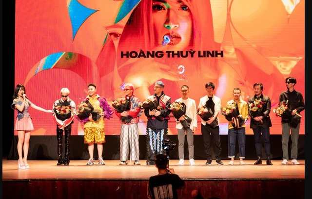 Loat-hint-3-nam-yeu-cua-den-vau-hoang-thuy-linh-hanh-phuc-vien-man-ben-cap-song-sinh-4