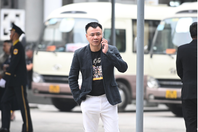 Toan-canh-le-vieng-me-ca-si-tuan-hung-vao-sang-ngay-17-11-nghe-si-tu-long-va-dan-sao-co-mat-tu-som-7