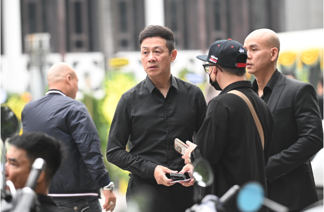 Toan-canh-le-vieng-me-ca-si-tuan-hung-vao-sang-ngay-17-11-nghe-si-tu-long-va-dan-sao-co-mat-tu-som-9