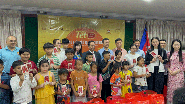 Hoa-hau-nguyen-thuc-thuy-tien-tung-tham-gia-nhung-hoat-dong-tu-thien-noi-bat-nao-truoc-khi-bi-bat