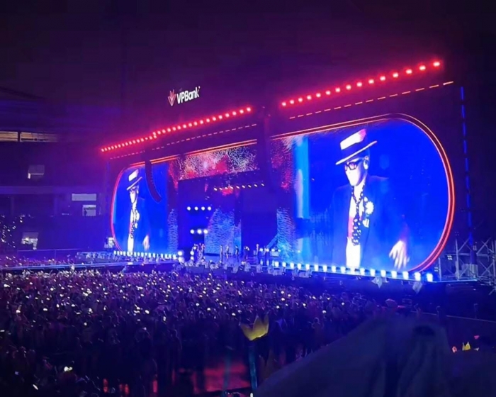 gdragon-chay-het-minh-duoi-mua-tai-my-dinh-dem-nhac-di-vao-lich-su-voi-hang-chuc-nghin-khan-gia-viet