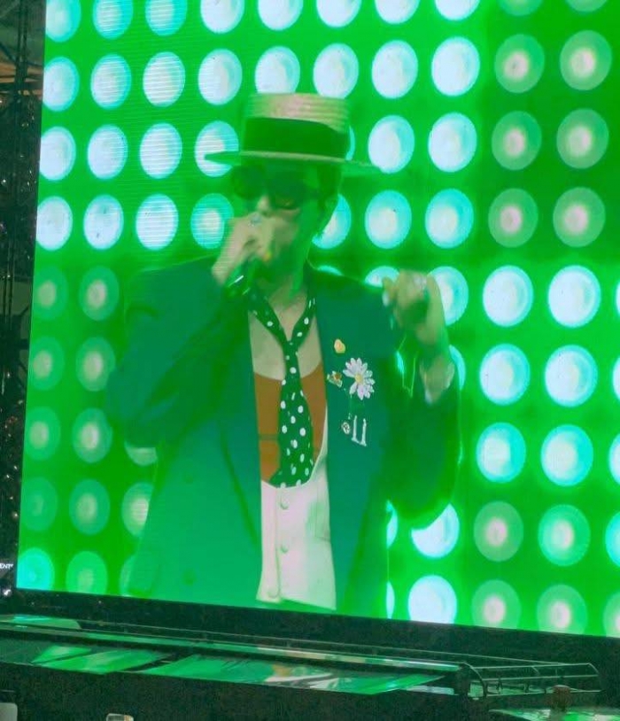 gdragon-chay-het-minh-duoi-mua-tai-my-dinh-dem-nhac-di-vao-lich-su-voi-hang-chuc-nghin-khan-gia-viet-4