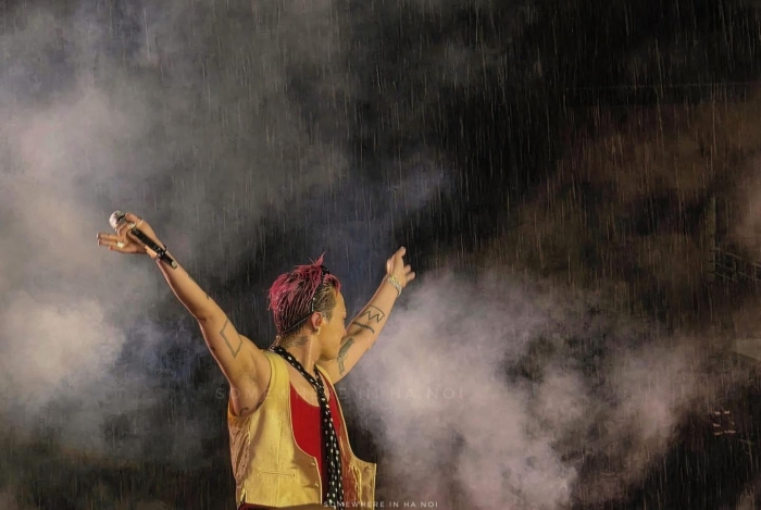 g-dragon-chay-het-minh-duoi-mua-tai-my-dinh-dem-nhac-di-vao-lich-su-voi-hang-chuc-nghin-fan-viet-8