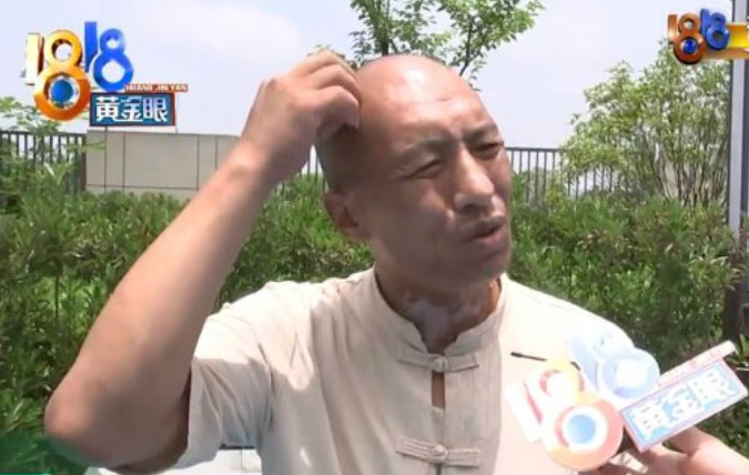 Tai-xe-oto-cong-nghe-bi-dinh-chi-hoat-dong-21-ngay-khi-buong-loi-khen-nu-hanh-khach-1-cau-1