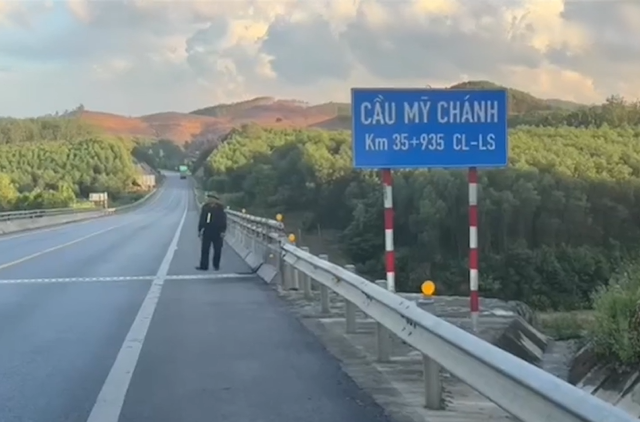 Danh-tinh-tai-xe-mercedes-than-nhien-do-xe-tren-cao-toc-di-cau-ca-vao-cuoi-tuan