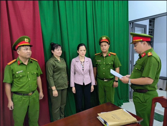 Thong-tin-nong-ve-muc-hinh-phuat-bac-si-nha-khoa-bop-co-danh-khach-nhap-vien-co-the-phai-doi-dien-1