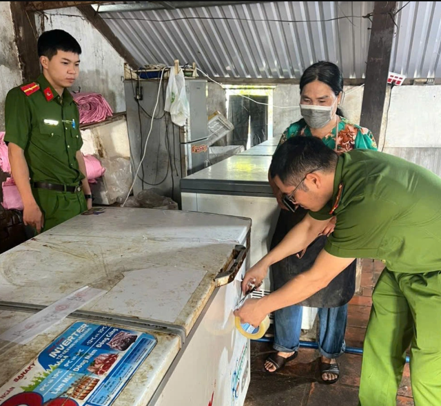 Binh-phuoc-tieu-huy-gan-800kg-thit-heo-oi-thiu-nhiem-dich-ta-lon-chau-phi-khong-ro-nguon-goc