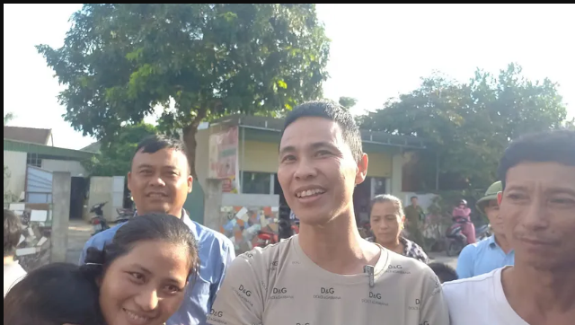 Xuc-dong-canh-me-con-bi-cao-vu-nuoi-13-con-ga-loi-trang-bi-6-nam-tu-om-nhau-khoc-tai-que-nha-nghe-an-5