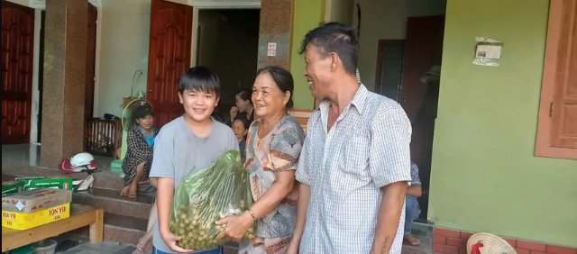 Xuc-dong-canh-me-con-bi-cao-vu-nuoi-13-con-ga-loi-trang-bi-6-nam-tu-om-nhau-khoc-tai-que-nha-nghe-an-7