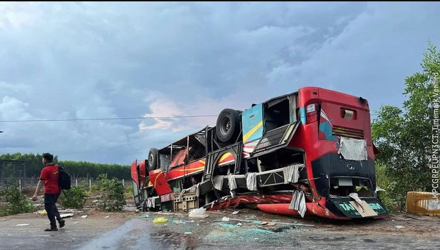 Hien-truong-vu-xe-cho-24-khach-lat-ngua-tren-quoc-lo-csgt-cong-an-tinh-binh-thuan-thong-tin-vu-viec