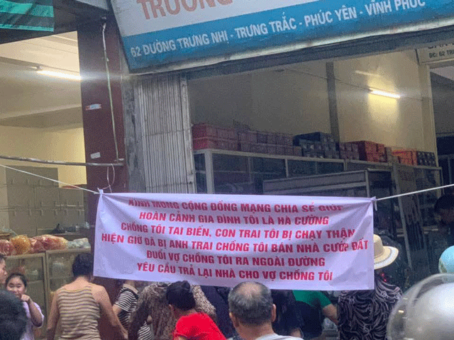 Phan-no-vu-nguoi-dan-ong-u60-bi-tai-bien-co-con-trai-chay-than-vua-bi-anh-ruot-ban-nha-va-duoi-ra-duong-3