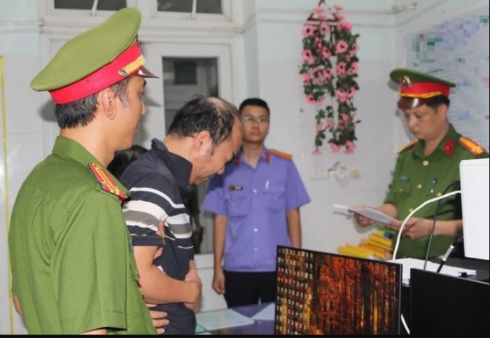 dien-bien-nong-vu-tai-xe-o-to-tong-2-xe-may-roi-roi-song-khien-3-nguoi-chet-4-nguoi-bi-thuong-o-nghe-an-3