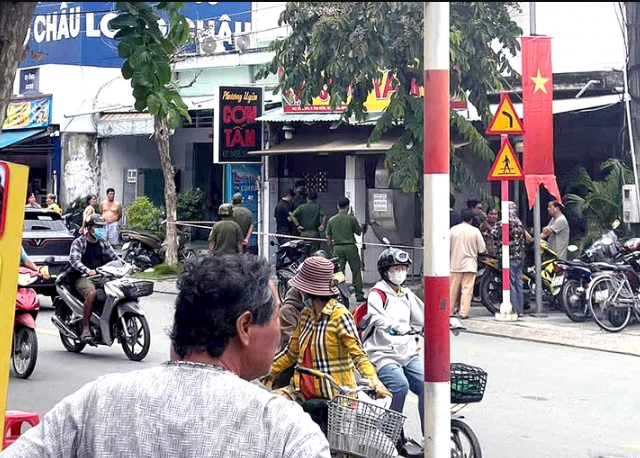 Cu-ba-80-tuoi-bi-mot-nguoi-dan-ong-bop-co-den-chet-gia-dinh-soc-khi-thay-canh-tuong-nay-qua-camera-1