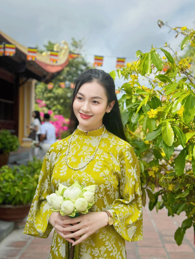 He-lo-thong-tin-doi-tu-it-ai-biet-ve-dai-uy-phuong-thao-ha-guc-nhom-quai-xe-o-ho-guom-2