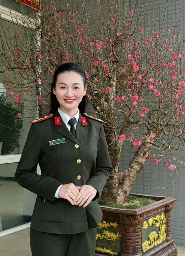 He-lo-thong-tin-doi-tu-it-ai-biet-ve-dai-uy-phuong-thao-ha-guc-nhom-quai-xe-o-ho-guom-5