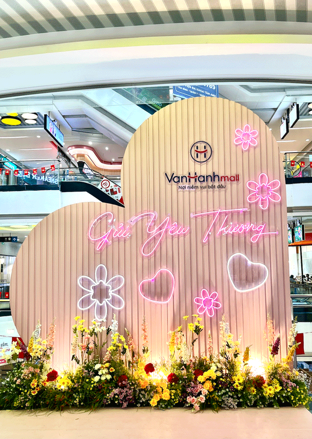 Nong-nhieu-nguoi-dang-keo-nhau-den-van-hanh-mall-som-nhat-co-the-nguyen-nhan-dang-sau-gay-xon-xao