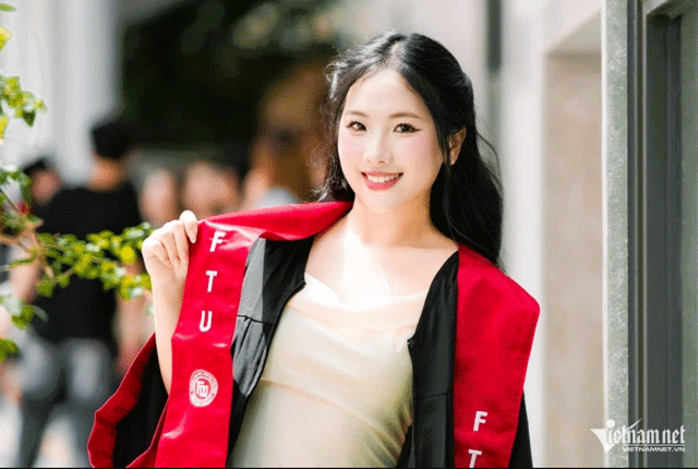 Thong-tin-gay-sot-ve-thu-khoa-dau-ra-xinh-dep-cua-dai-hoc-ngoai-thuong-voi-3-mon-dat-diem-10-tuyet-doi-1