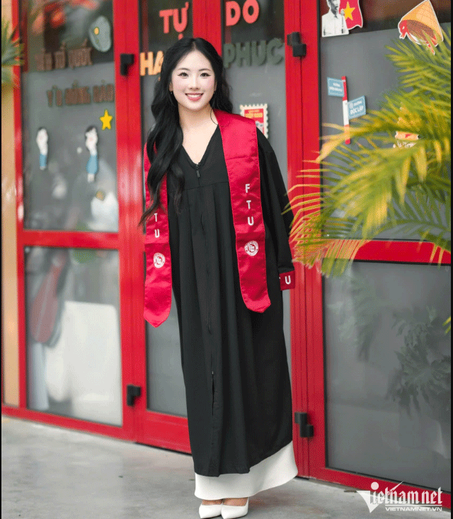 Thong-tin-gay-sot-ve-thu-khoa-dau-ra-xinh-dep-cua-dai-hoc-ngoai-thuong-voi-3-mon-dat-diem-10-tuyet-doi-3