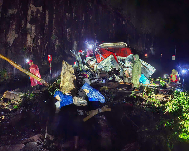 Buoi-toi-kinh-hoang-cua-cac-nan-nhan-vu-sạt-lo-khien-6-nguoi-tu-vong-moi-nguoi-hoang-loan-la-het