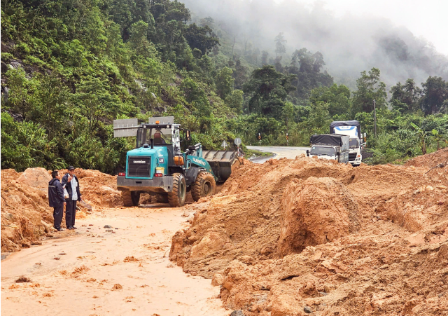 Buoi-toi-kinh-hoang-cua-cac-nan-nhan-vu-sạt-lo-khien-6-nguoi-tu-vong-moi-nguoi-hoang-loan-la-het-6