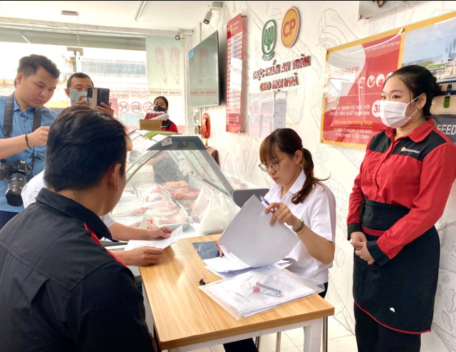 Choang-vang-voi-muc-doanh-thu-cua-cp-viet-nam-quy-2-2025-sau-vu-bi-to-tra-tron-heo-benh-ga-benh-1