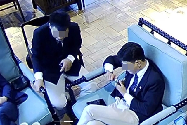 Tong-tai-ra-hieu-danh-con-chu-quan-ca-phe-ha-noi-thay-an-han-buon-ba-noi-ve-tinh-hinh-hien-tai