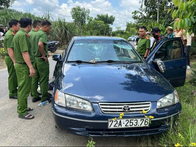 qua-trinh-truy-duoi-oto-thong-chot-tron-kiem-tra-hon-30km-xay-ra-va-cham-voi-2-nguoi-di-duong-2