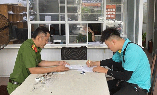 Nha-trang-thong-tin-gay-xot-xa-vu-me-gia-vo-dat-xe-taxi-cho-con-trai-4-tuoi-di-1-minh-den-gap-cha-roi-bien-mat