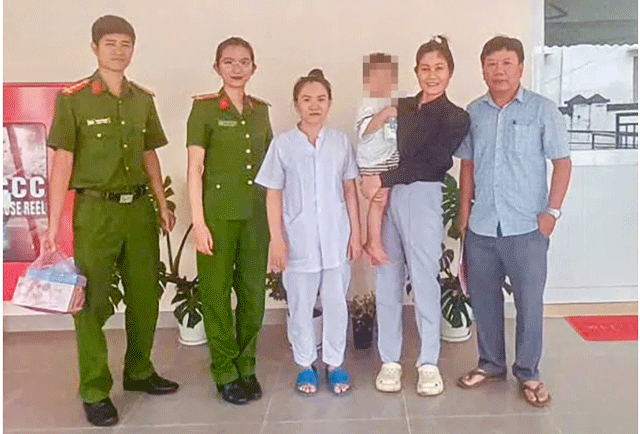 Nha-trang-thong-tin-gay-xot-xa-vu-me-gia-vo-dat-xe-taxi-cho-con-trai-4-tuoi-di-1-minh-den-gap-cha-roi-bien-mat-4