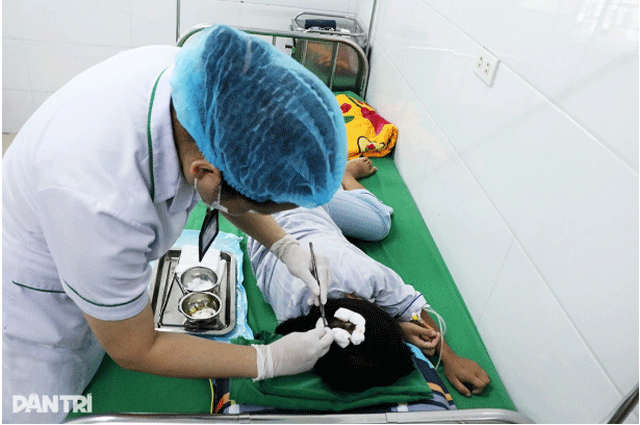 Tinh-hinh-moi-nhat-ve-tinh-hinh-suc-khoe-be-gai-bi-cha-duong-danh-nhieu-vet-thuong-den-muc-khong-the-dem