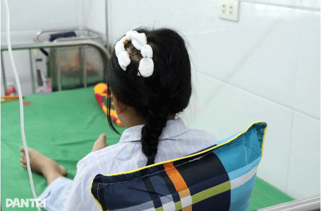 Tinh-hinh-moi-nhat-ve-tinh-hinh-suc-khoe-be-gai-bi-cha-duong-danh-nhieu-vet-thuong-den-muc-khong-the-dem-5