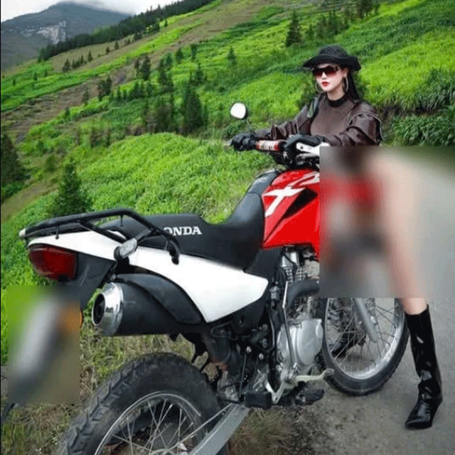 Co-gai-tre-mac-trang-phuc-tao-bao-tao-dang-phan-cam-o-ha-giang-thue-xe-de-song-ao-chu-xe-len-tieng