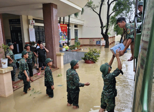 Thong-tin-nong-vu-chau-be-2-tuoi-truot-chan-nga-xuong-dong-nuoc-lu-o-gia-lai-2