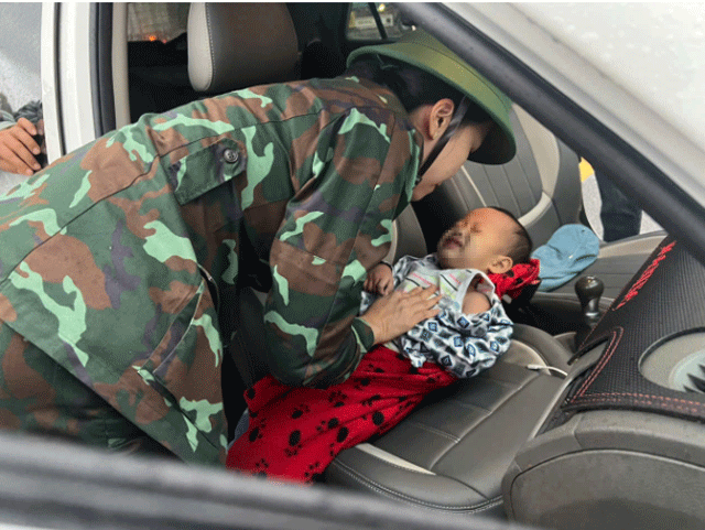 Thong-tin-nong-vu-chau-be-2-tuoi-truot-chan-nga-xuong-dong-nuoc-lu-o-gia-lai-3