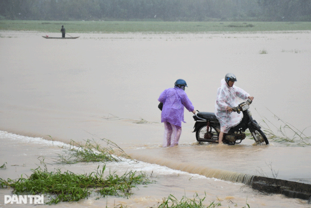 Tieng-khoc-xe-long-cua-nhieu-ho-dan-sau-khi-lu-rut-nha-cua-tan-hoang-tai-san-khong-con-gi-7