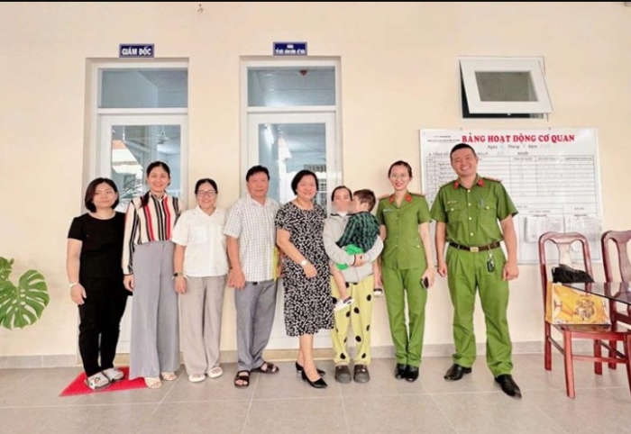 me-ruot-den-don-con-trai-4-tuoi-sau-2-ngay-bo-roi-he-lo-nguyen-nhan-dan-den-hanh-dong-gay-buc-xuc