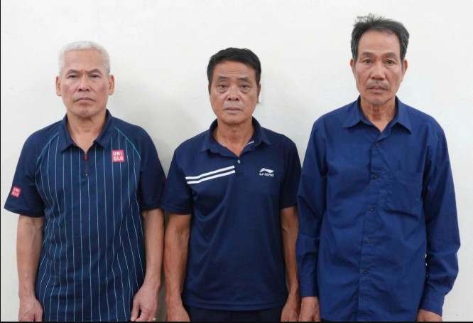 lao-cai-camera-ghi-lai-canh-3-bao-ve-hanh-hung-mot-tai-xe-xe-om-ngay-tai-sanh-chinh-benh-vien-2