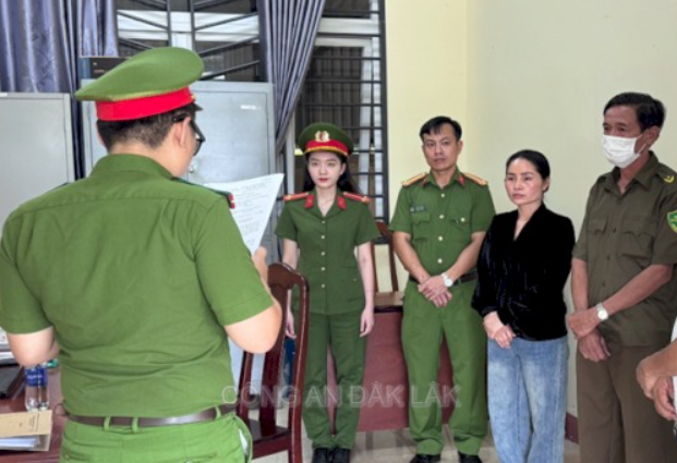 Bat-nu-giam-doc-san-xuat-va-buon-ban-hon-1600-san-pham-thao-duoc-gia-co-ca-dieu-tri-da-day-1