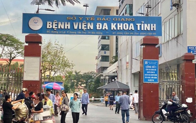 phan-no-vu-tai-xe-xe-cap-cuu-bi-to-thu-21-trieu-tien-cho-benh-nhan-bi-vien-tra-ve-quang-duong-200km-2