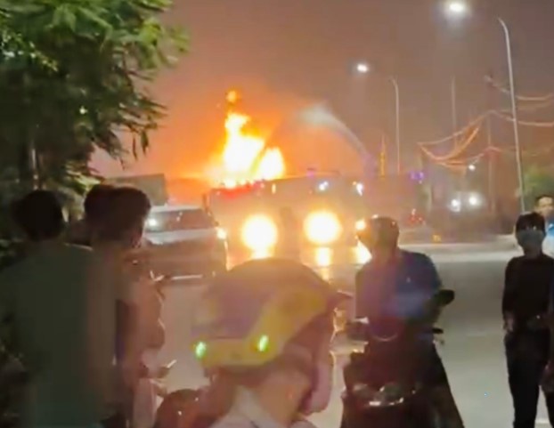 camera-ghi-lai-canh-xe-bon-no-nhu-bom-nhan-chung-ke-lai-canh-tuong-am-anh-tinh-hinh-hien-tai-cua-tai-xe-2