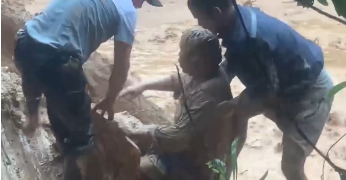 so-hai-canh-sat-lo-nui-nguoi-dan-ong-bi-day-xuong-vuc-sau-tinh-hinh-nan-nhan-sau-ki-bi-vui-lap-4