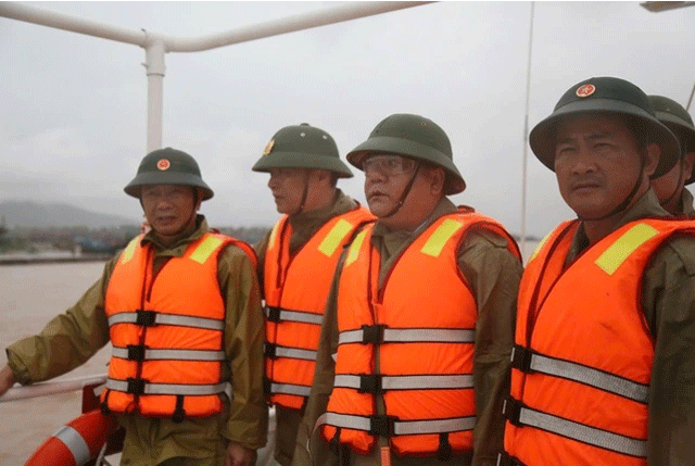 Vu-chim-tau-2-tau-ca-co-13-thuyen-vien-o-quang-tri-1-trong-4-ngu-dan-duoc-cuu-ke-lai-giay-phut-sinh-tu-5