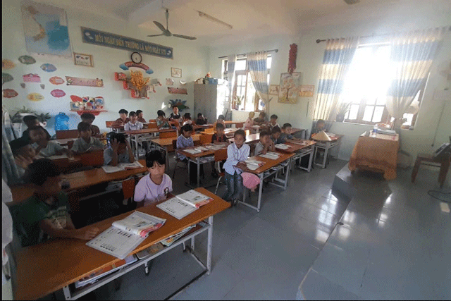 vu-75-hoc-sinh-nghi-ngo-doc-o-quang-tri-pho-hieu-truong-nhan-tin-du-phu-huynh-cho-con-di-hoc-lai-sau-khi-nhan-1-tin-2