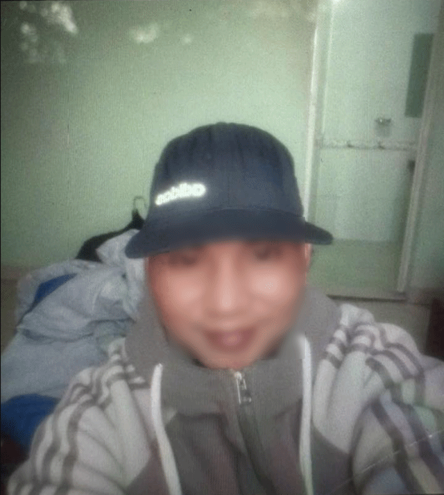 Ha-noi-clip-ke-lua-dao-gia-vo-muon-dien-thoai-goi-cho-khach-roi-cuop-luon-dien-thoai-cua-nam-shipper-1