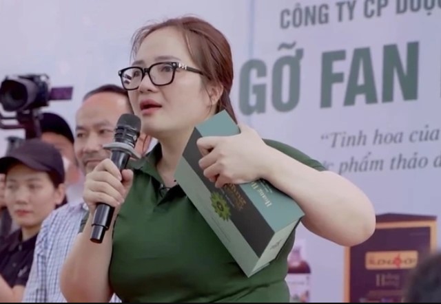 hoang-huong-giau-co-co-nao-tung-gay-soc-voi-clip-rai-tien-khap-biet-phu-tram-ty-va-cuoc-song-sung-suong-nhu-tien-4