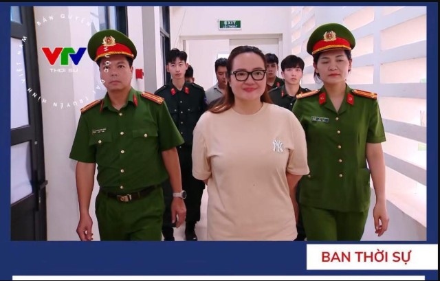 chuoi-be-boi-cua-duoc-pham-hoang-huong-truoc-khi-hoang-huong-bi-bat-tam-giam